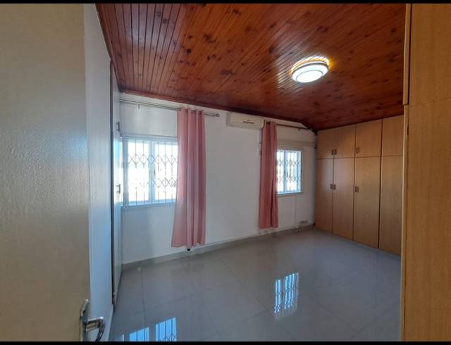 2 BEDROOM PROPERTY TO RENT IN CROSSMOOR